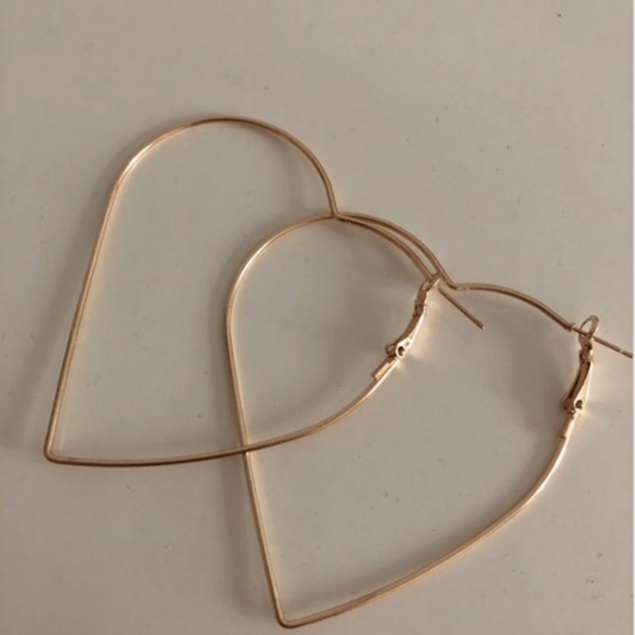 Heart Hoop Earrings Gold Color - Picture 5 of 6
